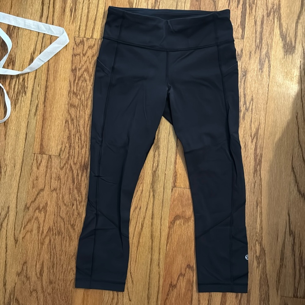 Lululemon workout tights.